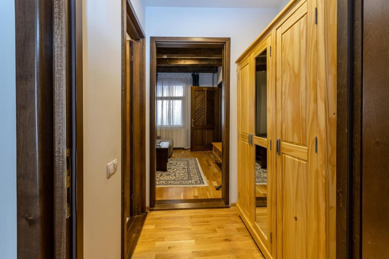 Wood House Republicii Hotel Brasov Exterior photo