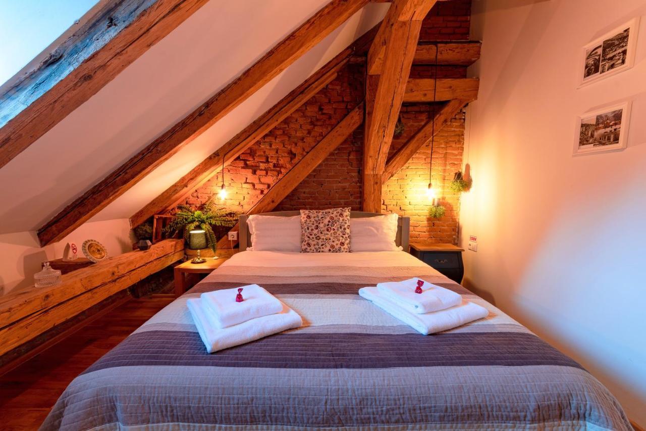 Wood House Republicii Hotel Brasov Exterior photo