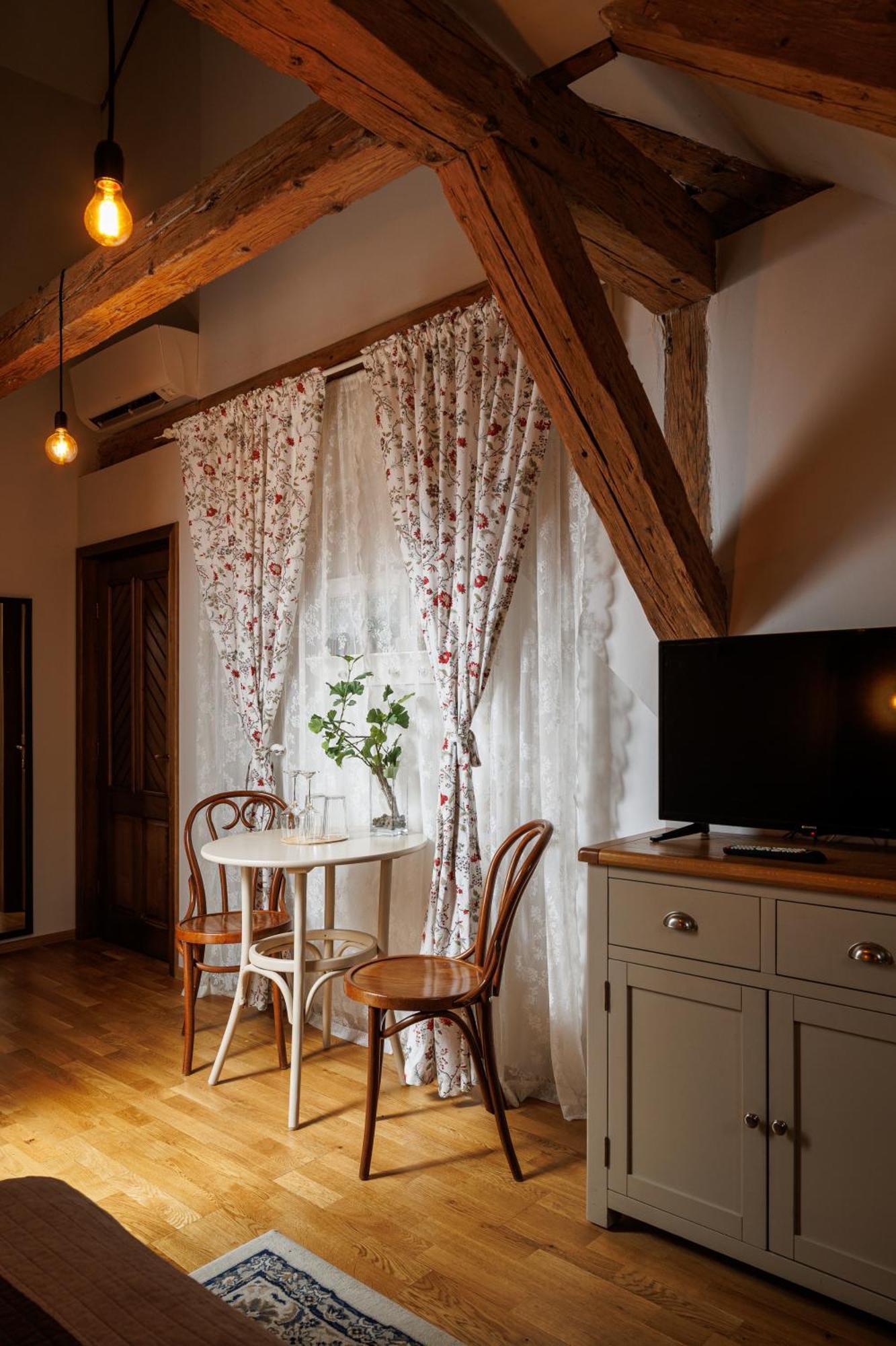 Wood House Republicii Hotel Brasov Exterior photo