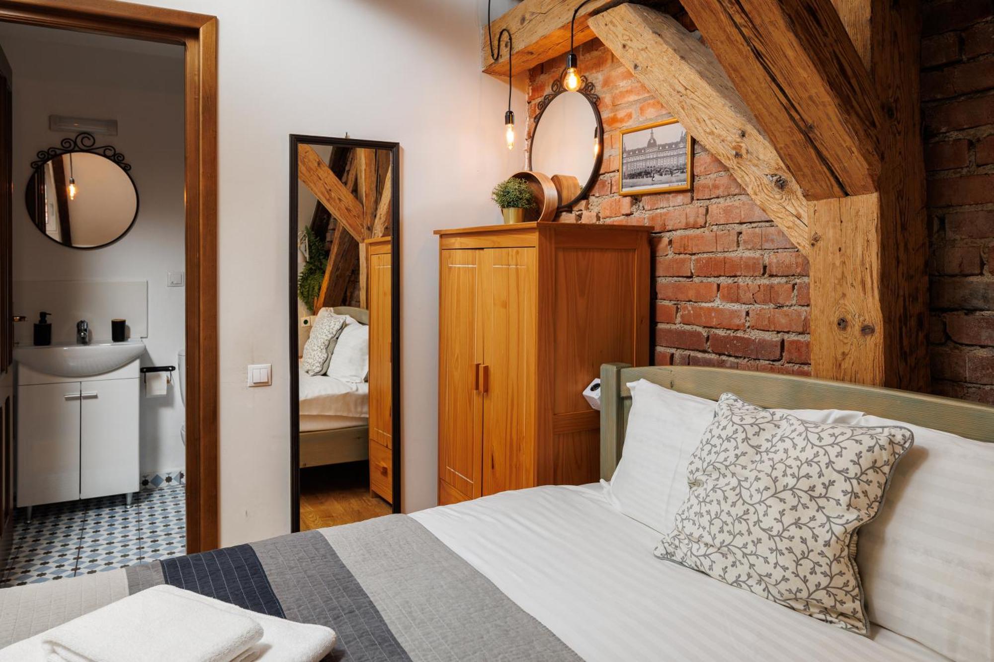 Wood House Republicii Hotel Brasov Exterior photo