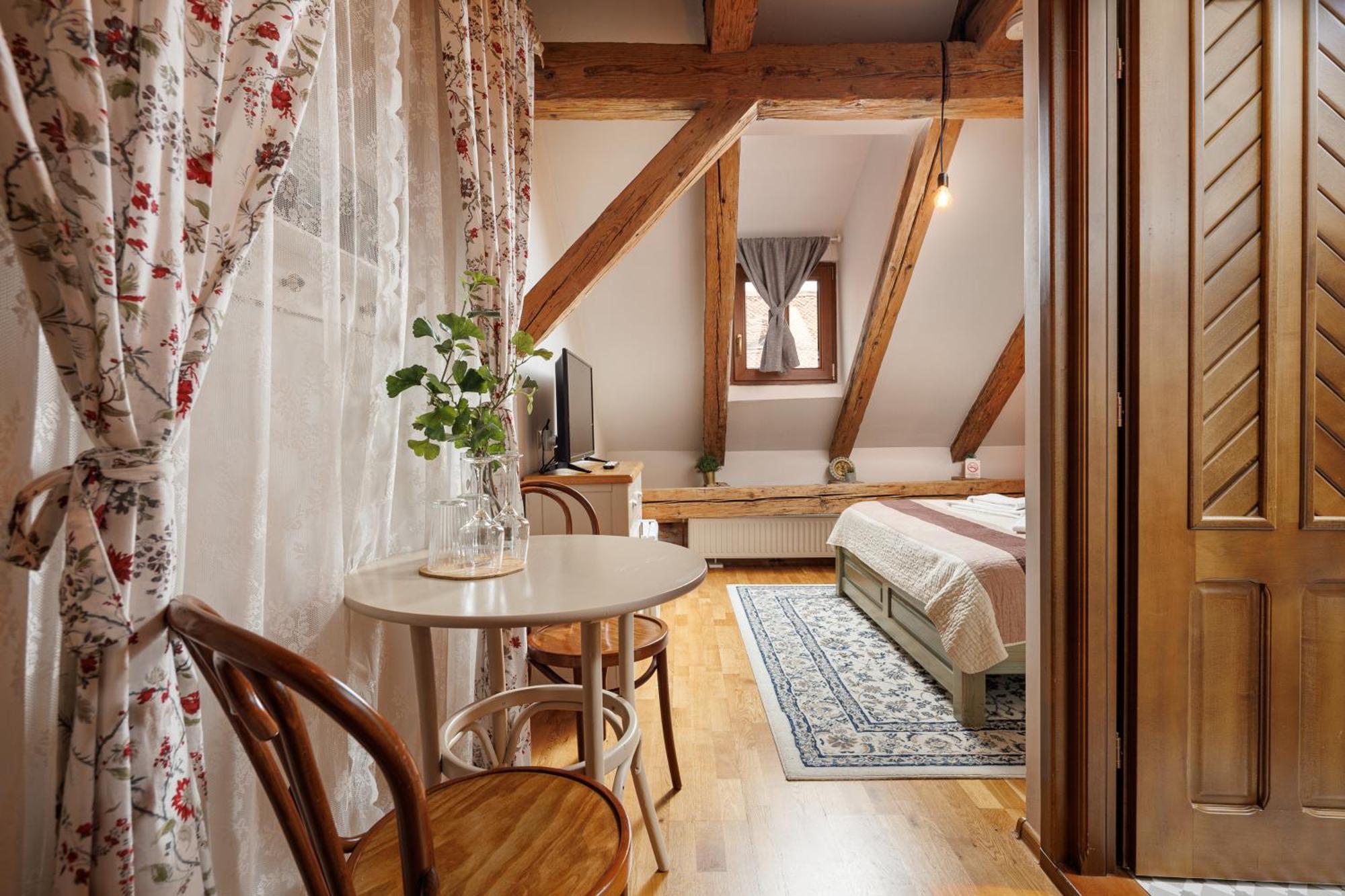 Wood House Republicii Hotel Brasov Exterior photo