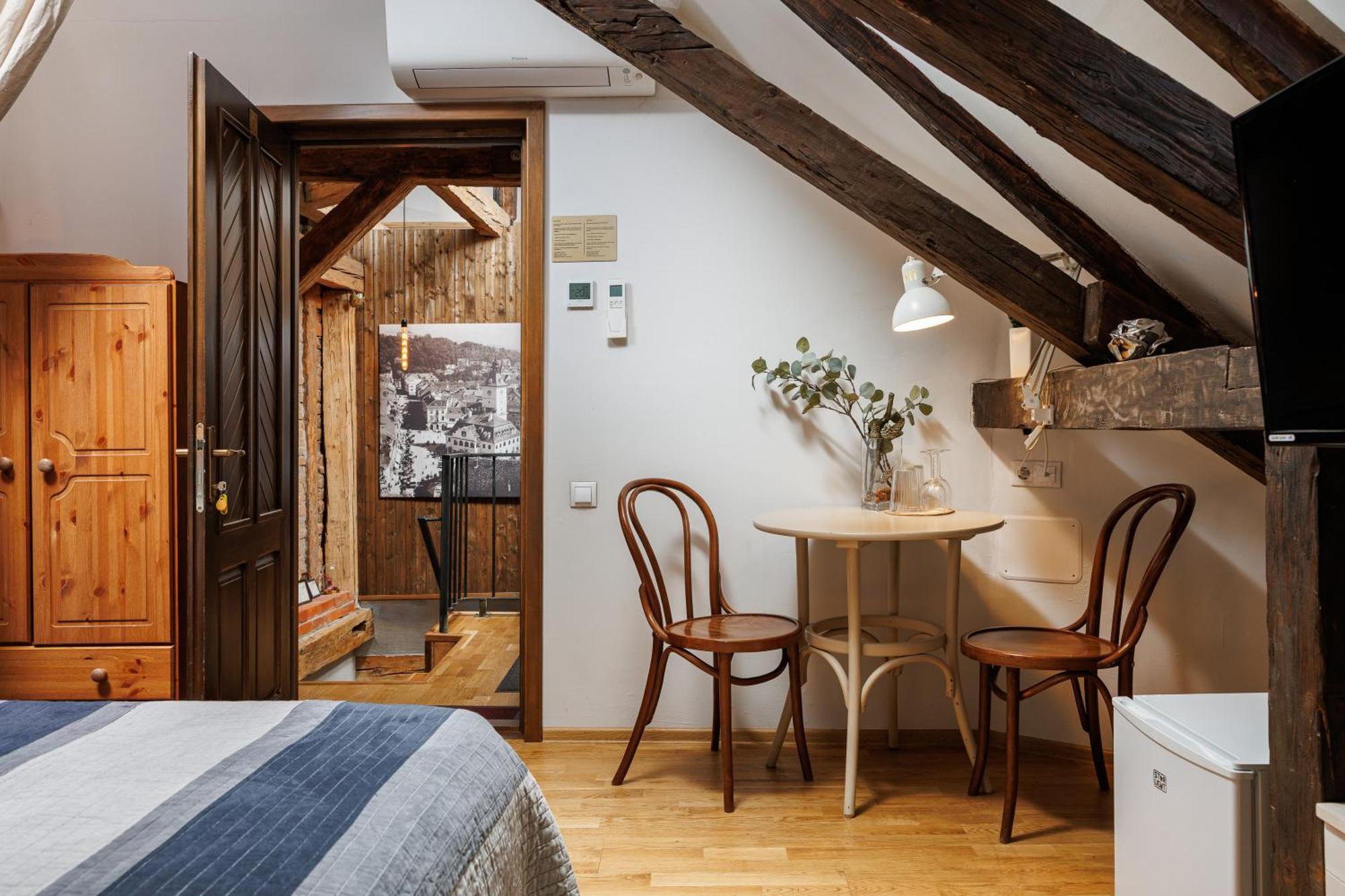 Wood House Republicii Hotel Brasov Exterior photo