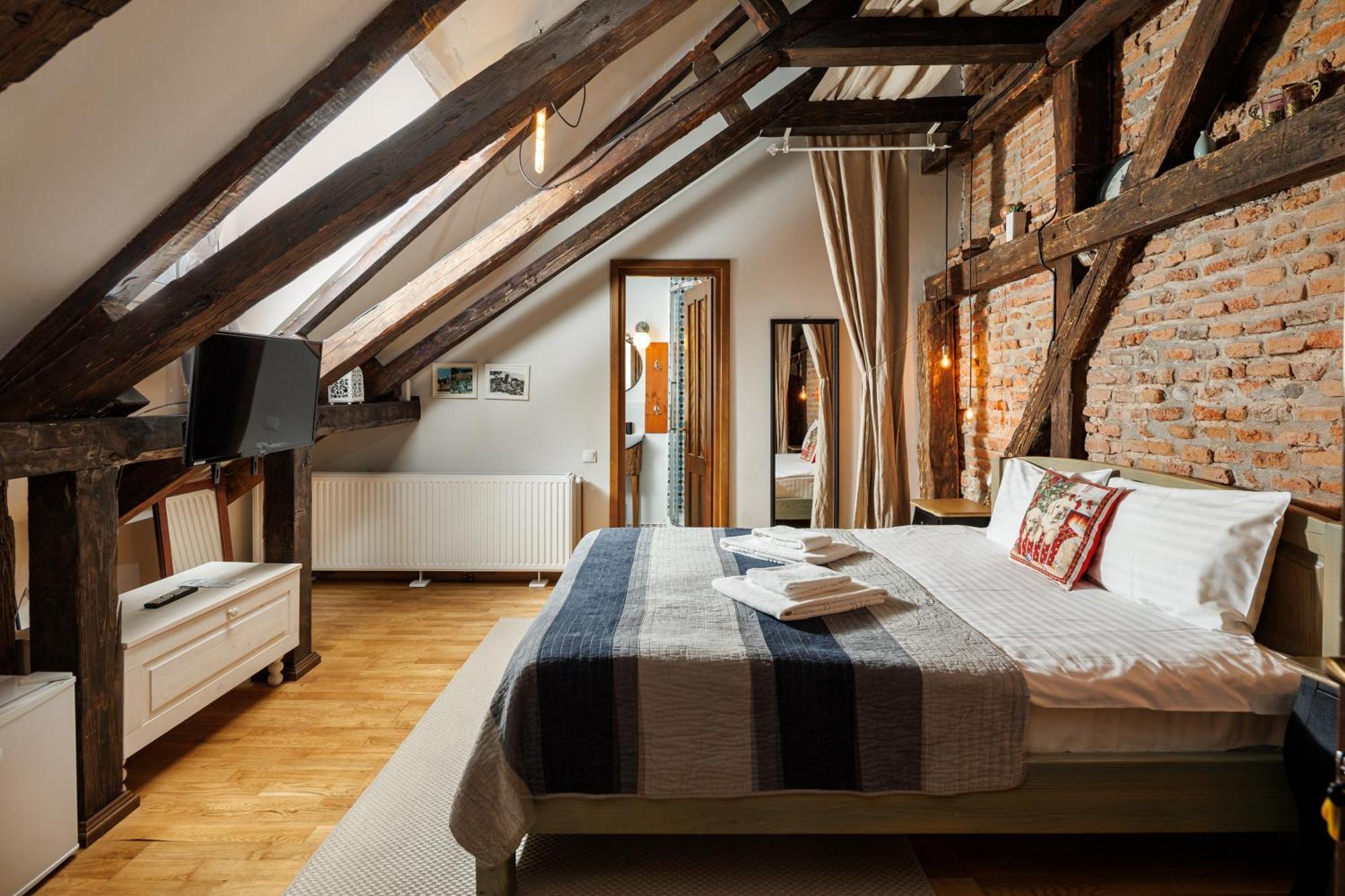 Wood House Republicii Hotel Brasov Exterior photo