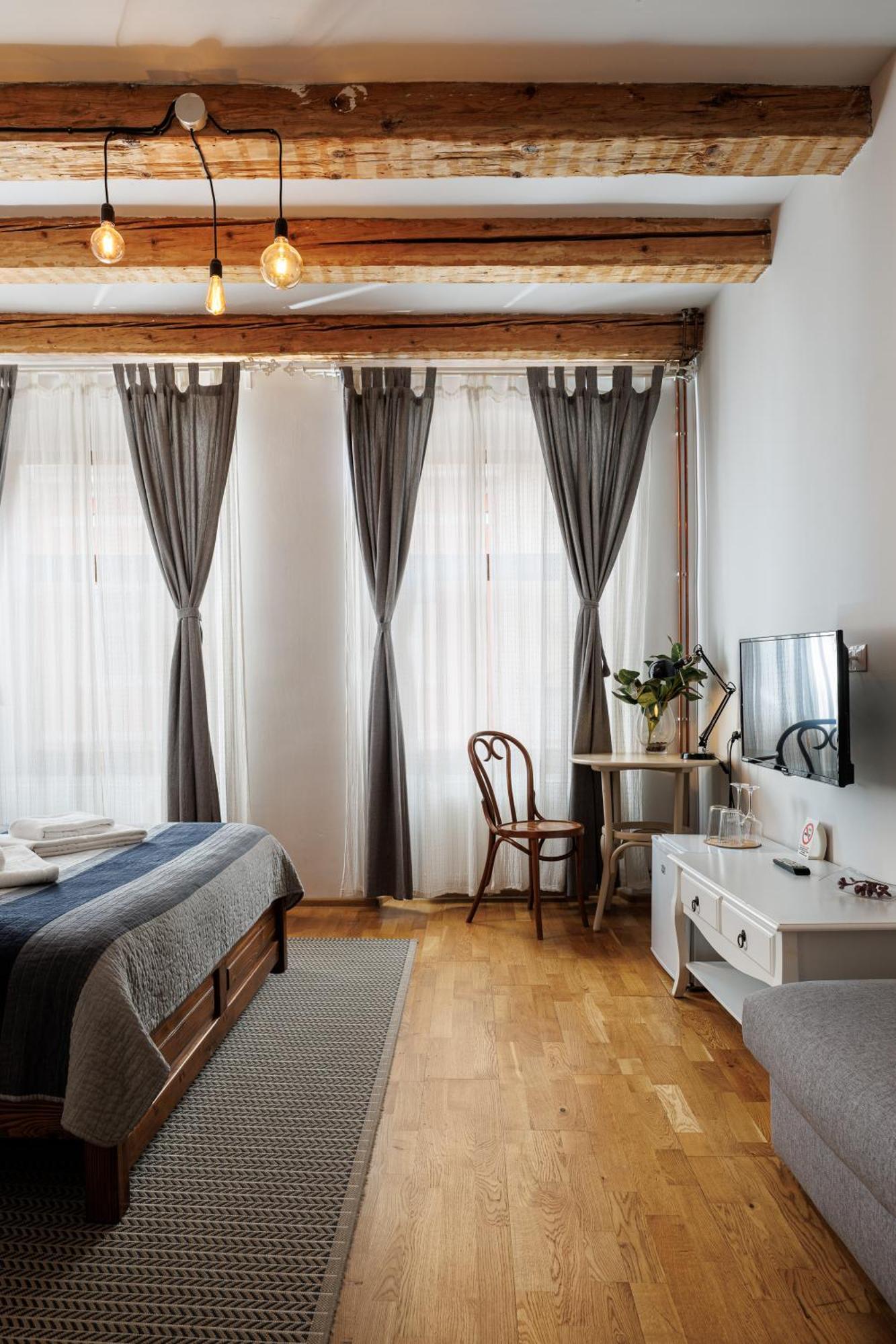 Wood House Republicii Hotel Brasov Exterior photo