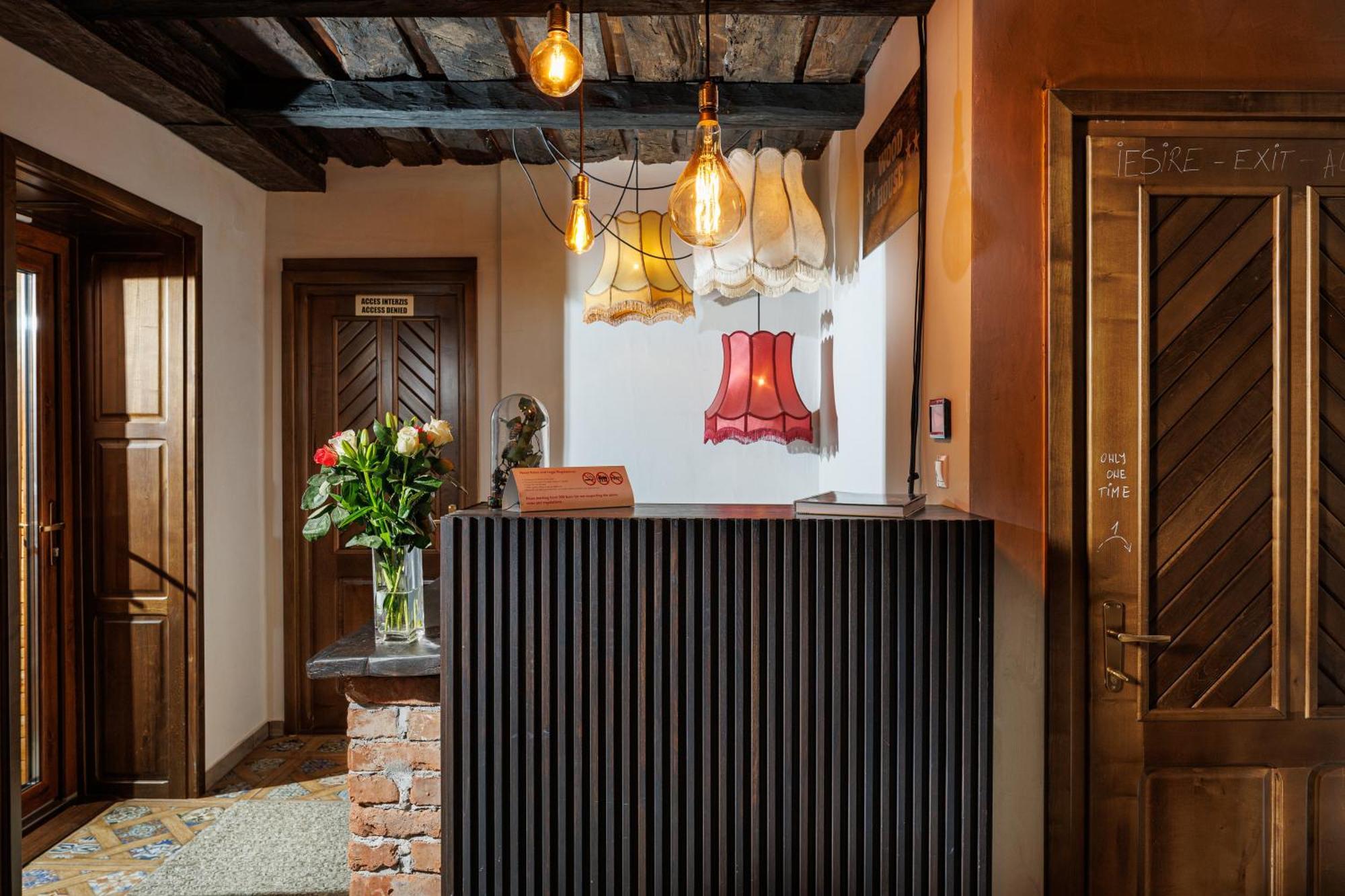 Wood House Republicii Hotel Brasov Exterior photo
