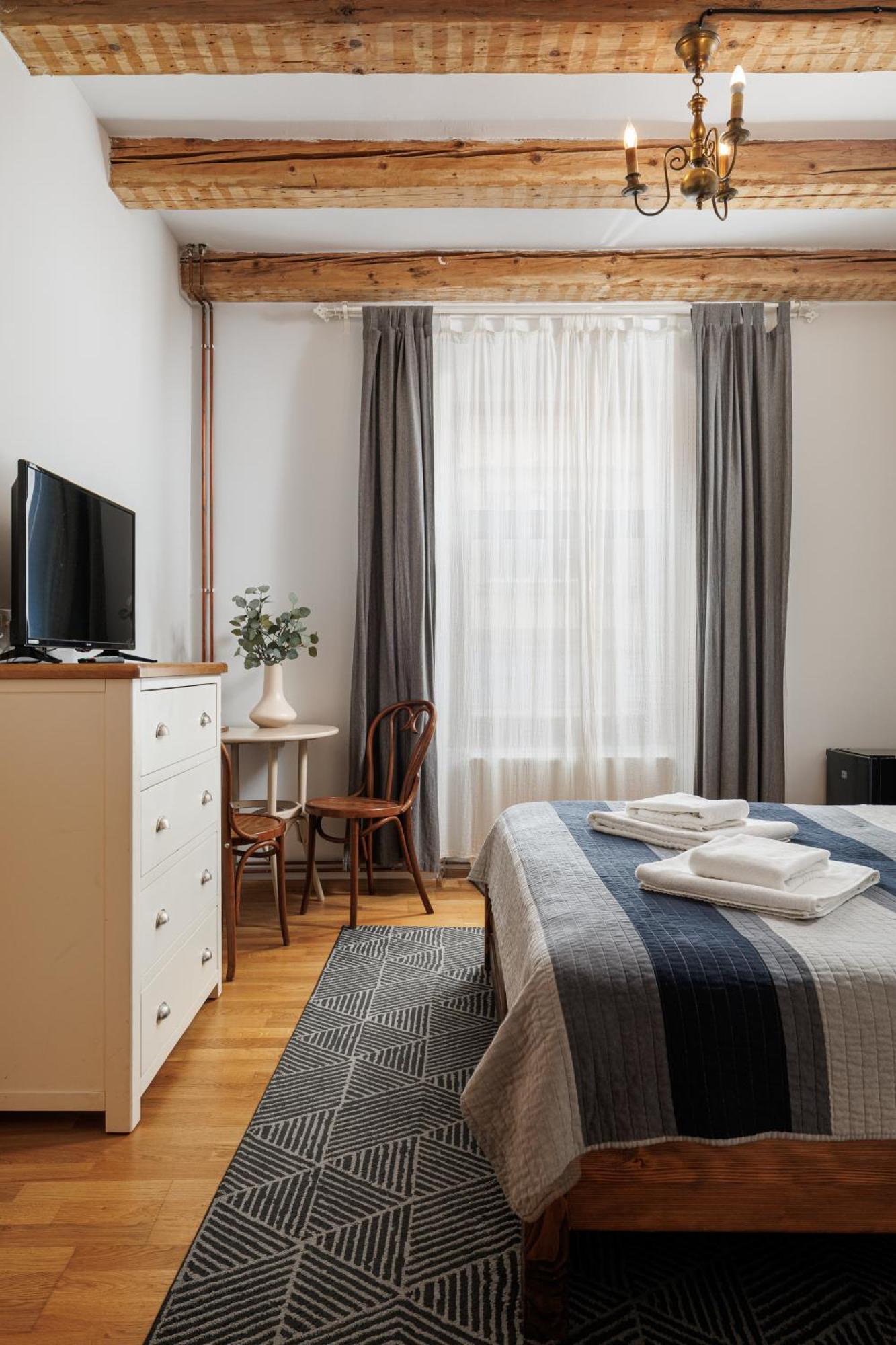 Wood House Republicii Hotel Brasov Exterior photo