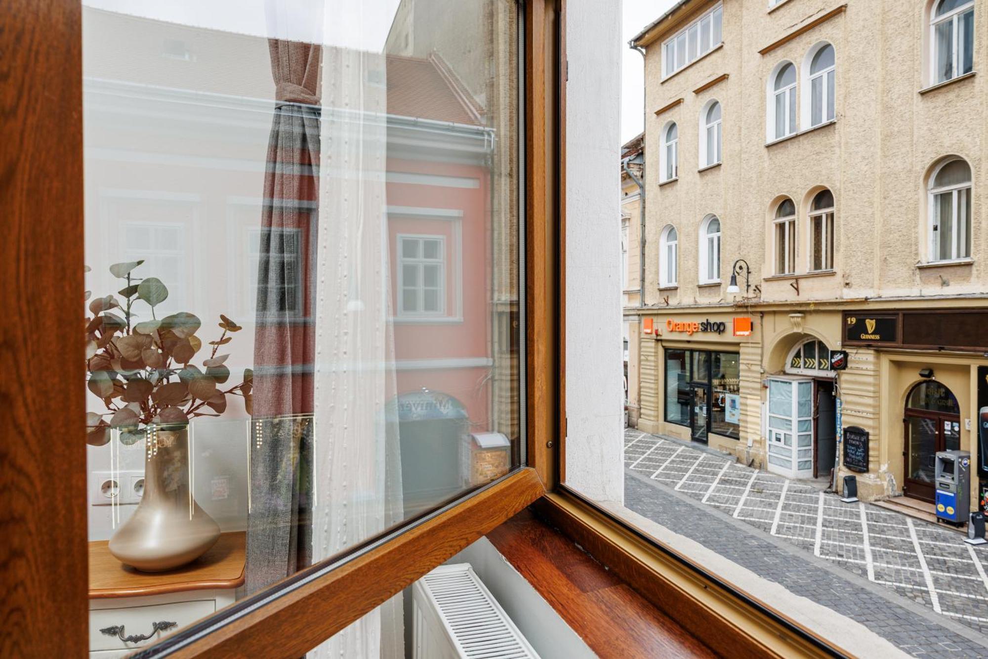 Wood House Republicii Hotel Brasov Exterior photo